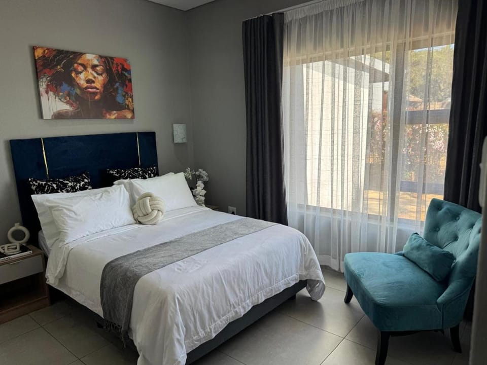Shower, Bed, TV and multimedia, Living room, Photo of the whole room, Seating area, Bedroom, Drinks, Location, internet, internet, internet, locker, locker, microwave