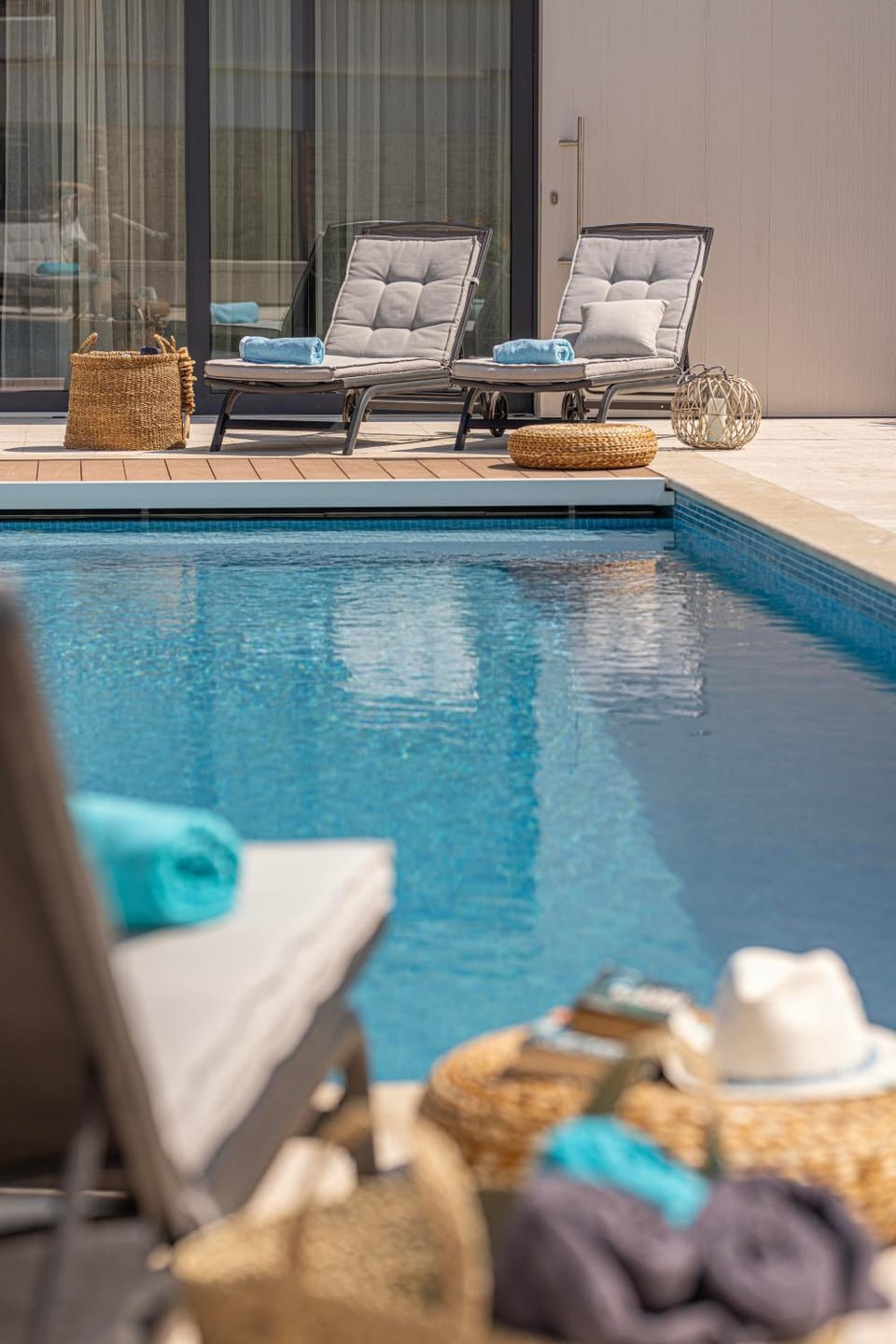 Seating area, Swimming pool, sunbed
