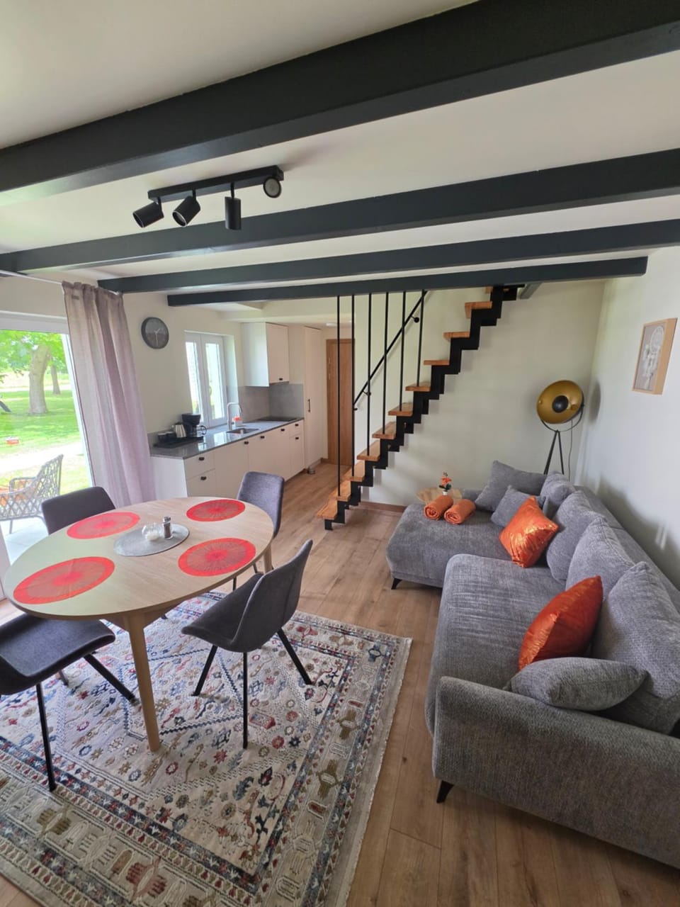 Property building, Kitchen or kitchenette, Living room, Other, Seating area, Dining area