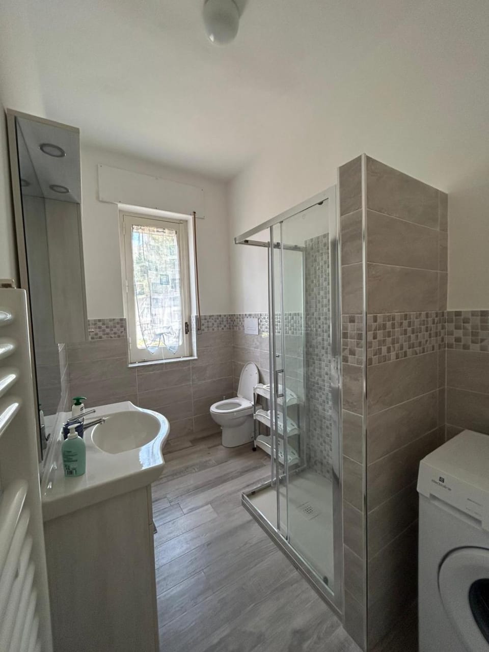 Shower, Toilet, washing machine