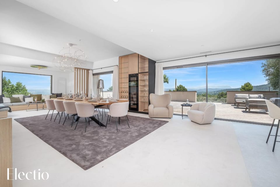 Day, Living room, Dining area