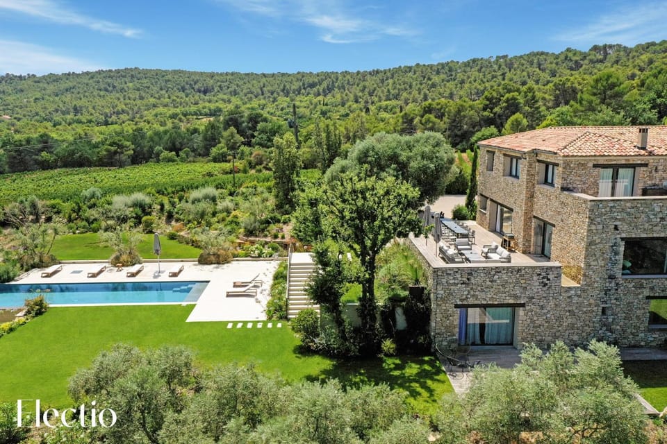 Property building, Natural landscape, Bird's eye view, Garden view, Pool view