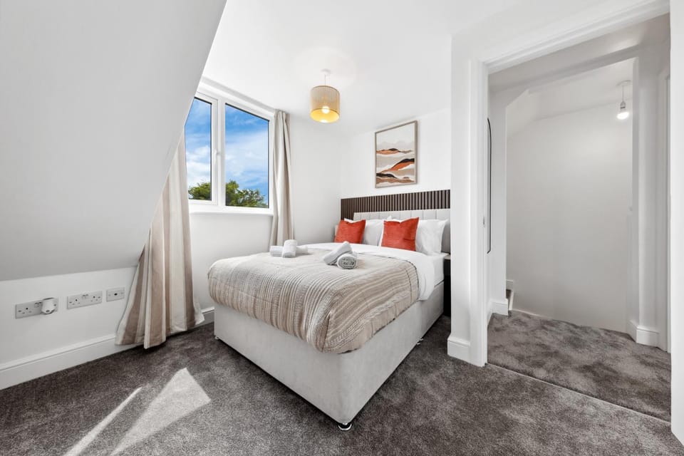 Bed, Photo of the whole room, Bedroom, internet