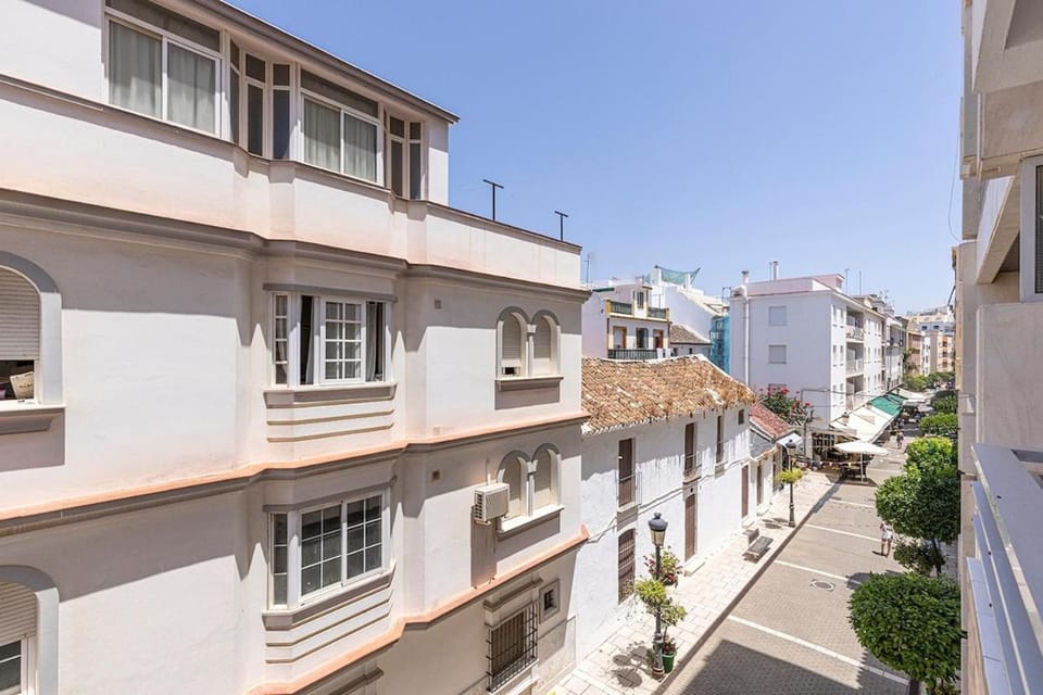 Neighbourhood, View (from property/room), City view, Street view