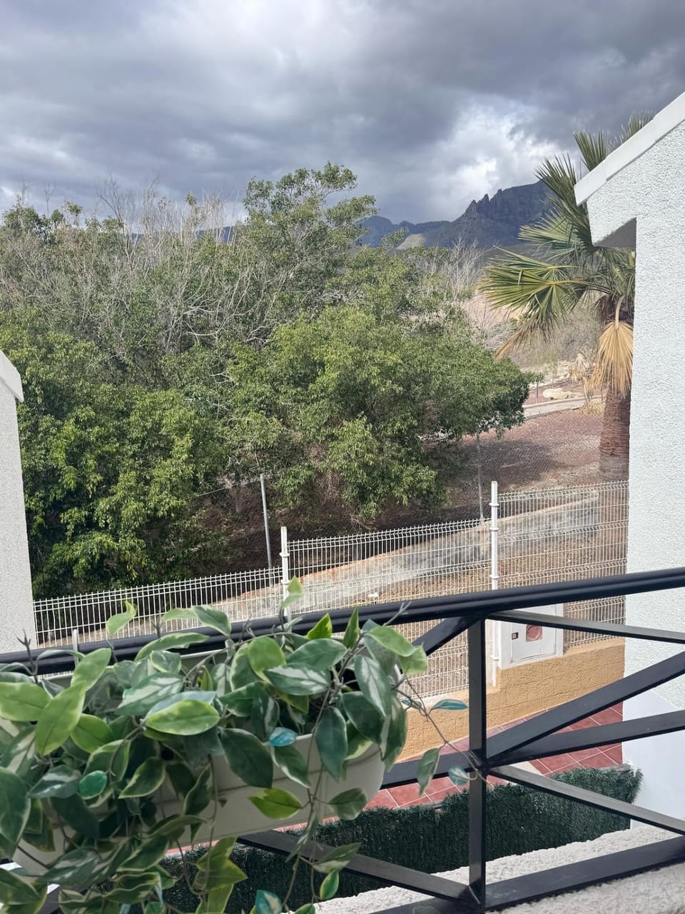 Balcony/Terrace, Mountain view