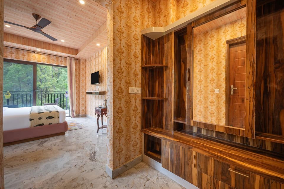Bedroom, fireplace