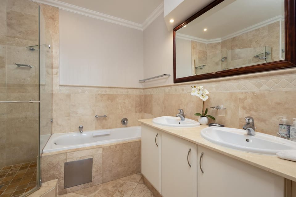 Oyster Schelles 10th floor Apartment in Umhlanga