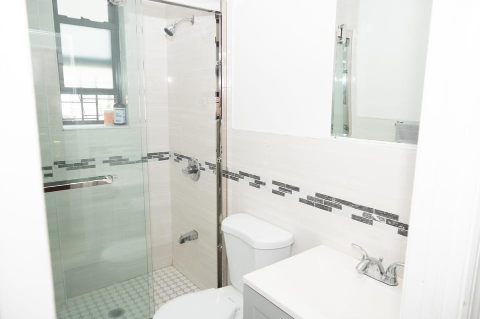 Emerald2 Room at Brighton Beach 2Min Walk to Ocean & Subway Chic Stay Vacation rental in Brighton Beach