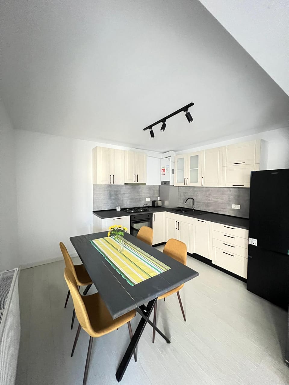Kitchen or kitchenette, Dining area, stove