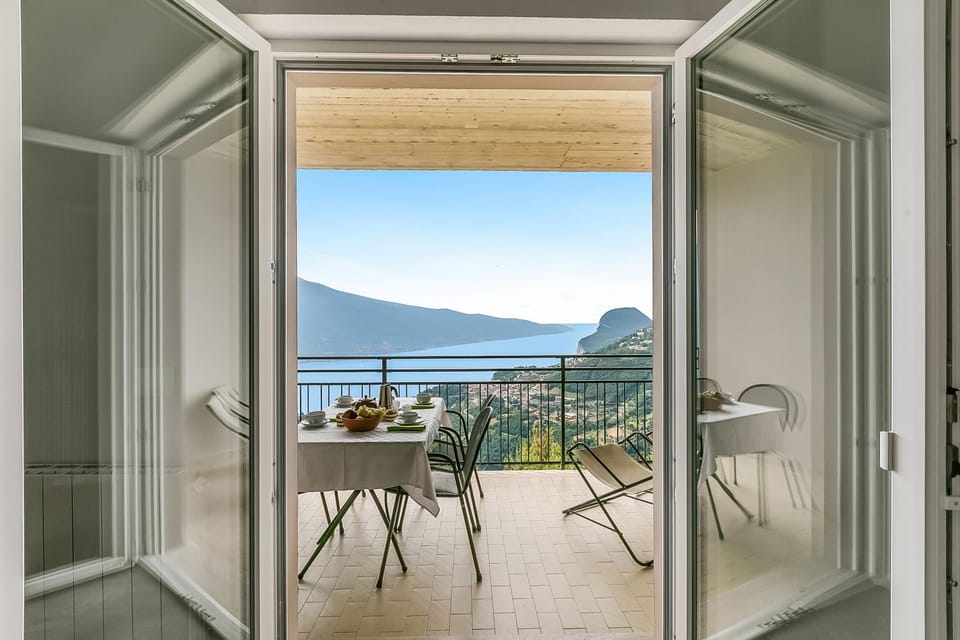 View (from property/room), Balcony/Terrace, Dining area