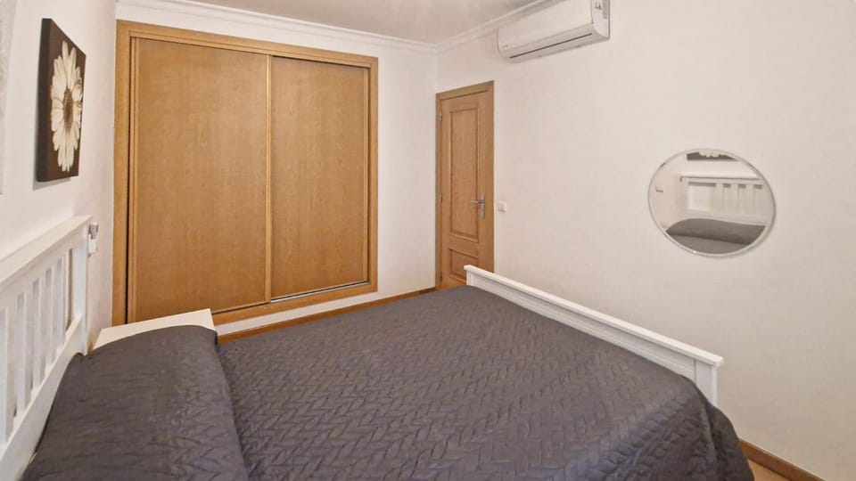 Bed, Photo of the whole room, Bedroom, wardrobe, air conditioner