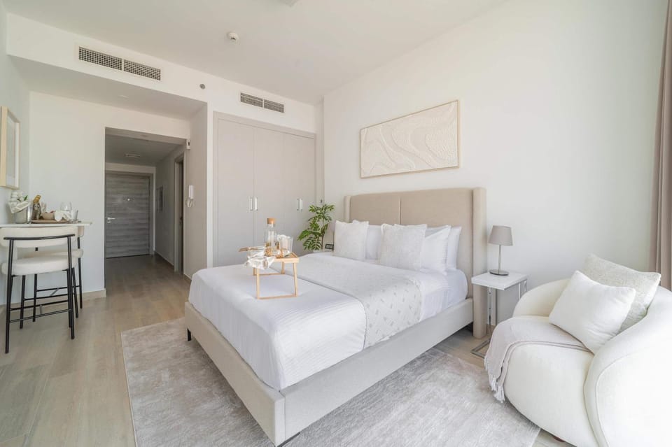 Frank Porter - Bloom Tower C Apartment in Dubai