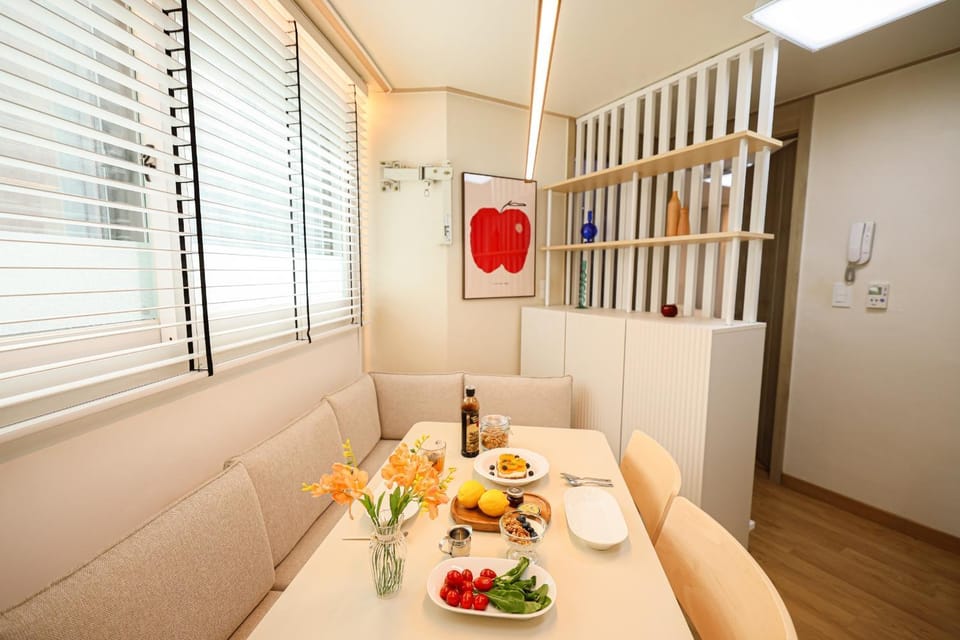 Living room, Seating area, Dining area