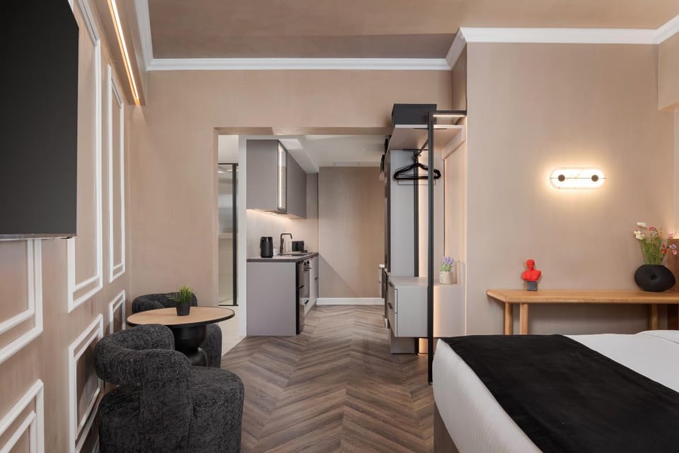Bed, TV and multimedia, Kitchen or kitchenette, Photo of the whole room, Seating area, Bedroom