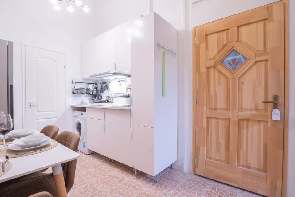Kitchen or kitchenette, Dining area, pet friendly, stove