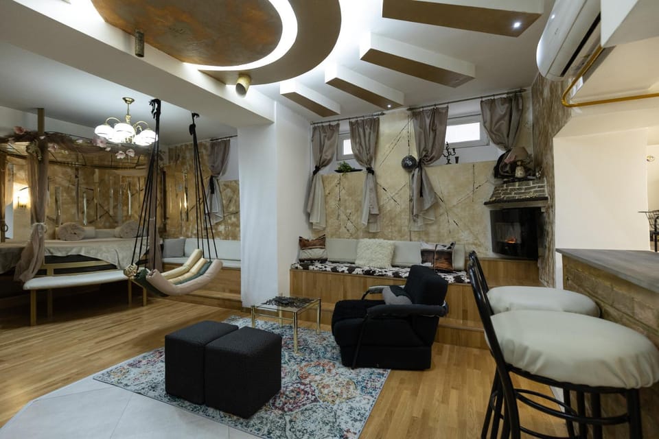 Living room, Seating area
