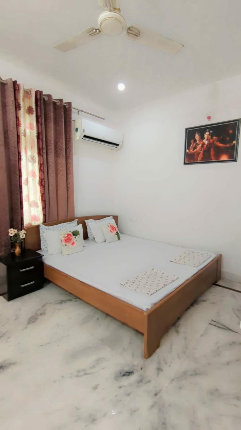 kridha homestay with kitchen Near Prem Mandir Apartment in Uttar Pradesh