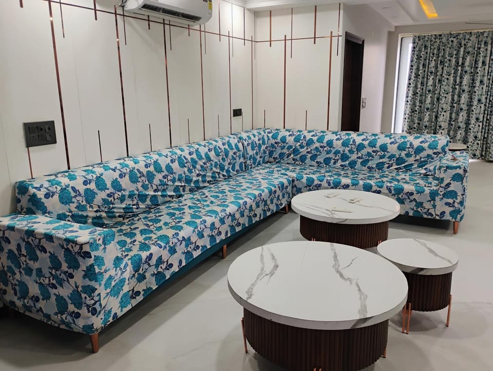 Living room, Seating area, air conditioner