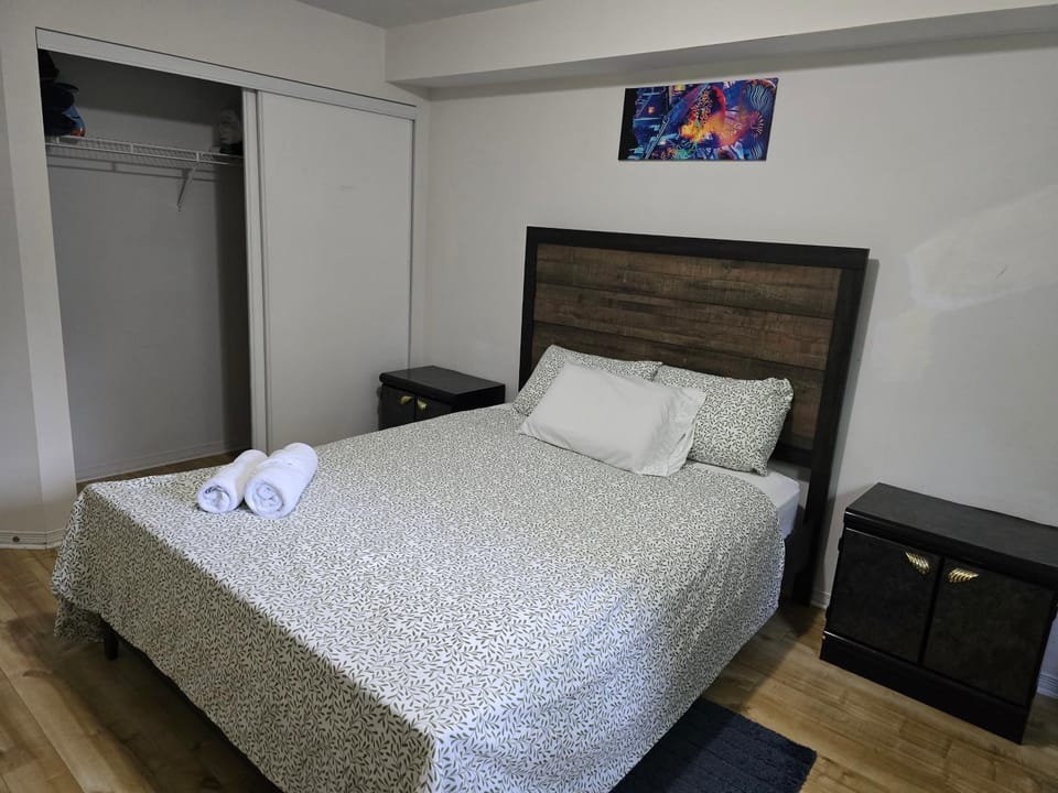 Bed, Photo of the whole room, Bedroom, towels