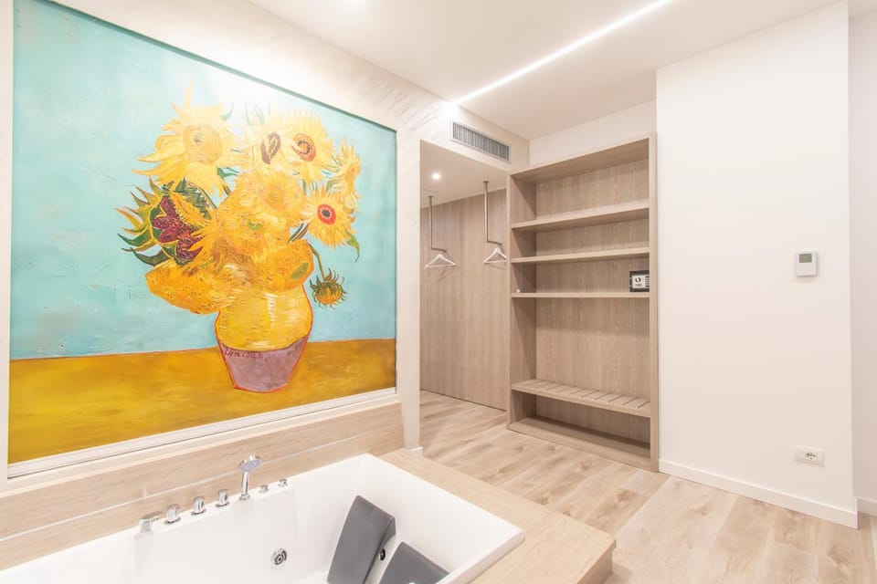 Bathroom, Decorative detail, wardrobe