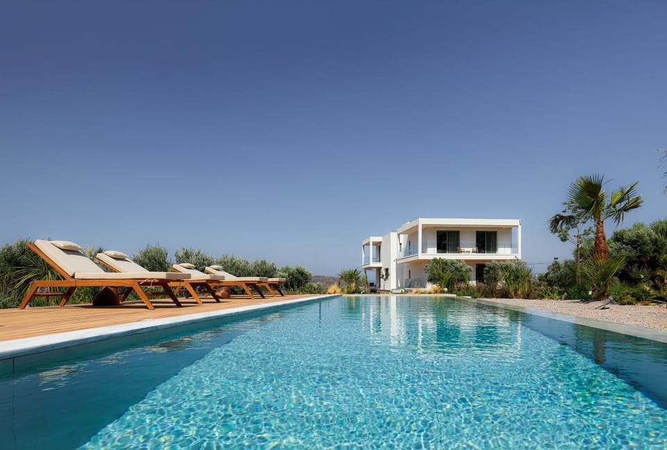 Property building, Day, Pool view, Swimming pool