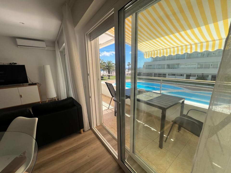 View (from property/room), Balcony/Terrace, Living room, Dining area, Pool view, Swimming pool