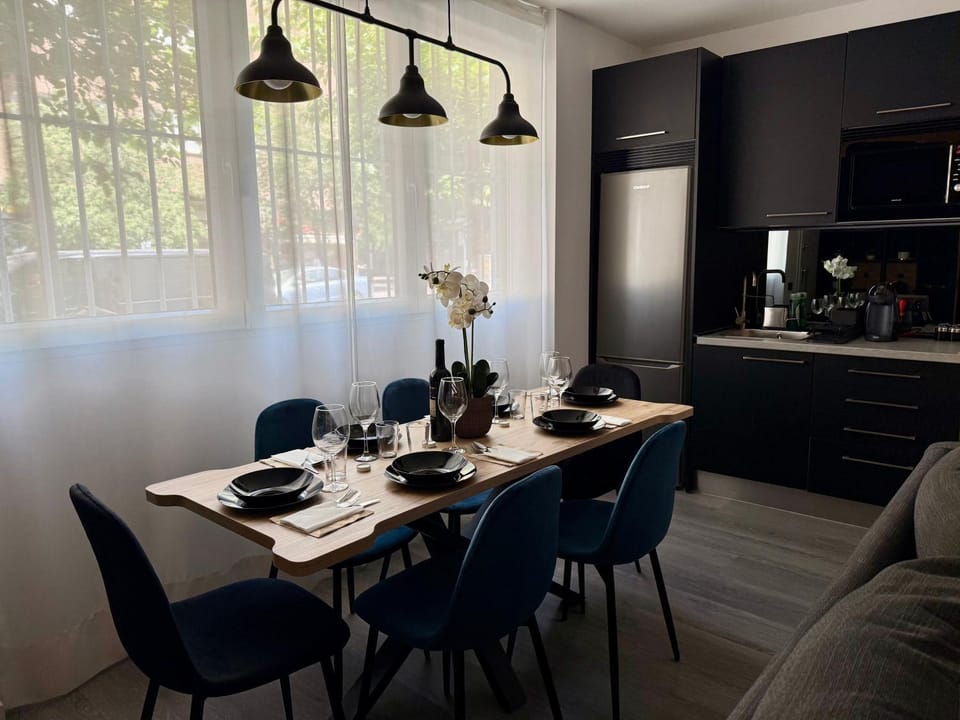 Property building, Kitchen or kitchenette, Living room, Dining area