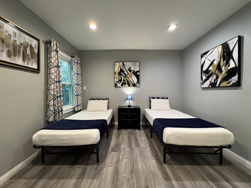 Photo of the whole room, Bedroom