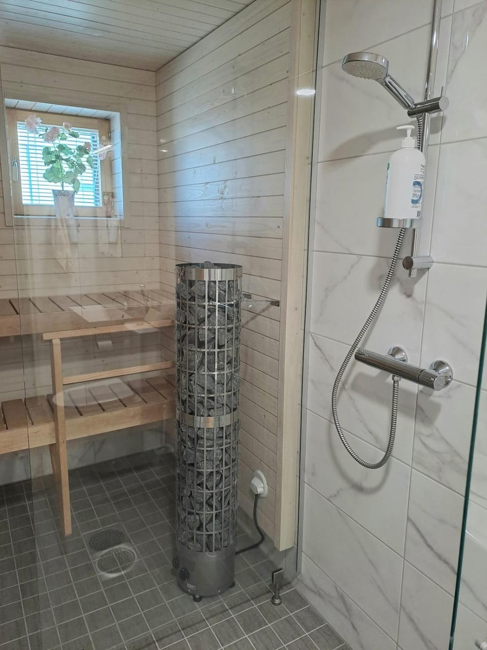 Shower, Sauna, Bathroom, towels, laundry