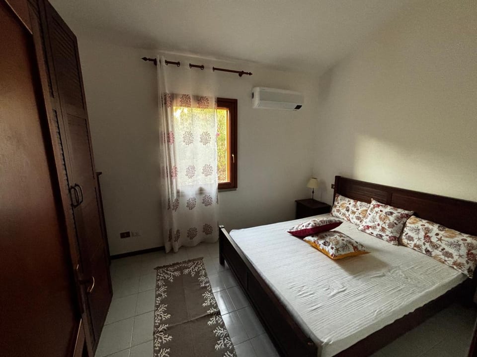 Bedroom, air conditioner