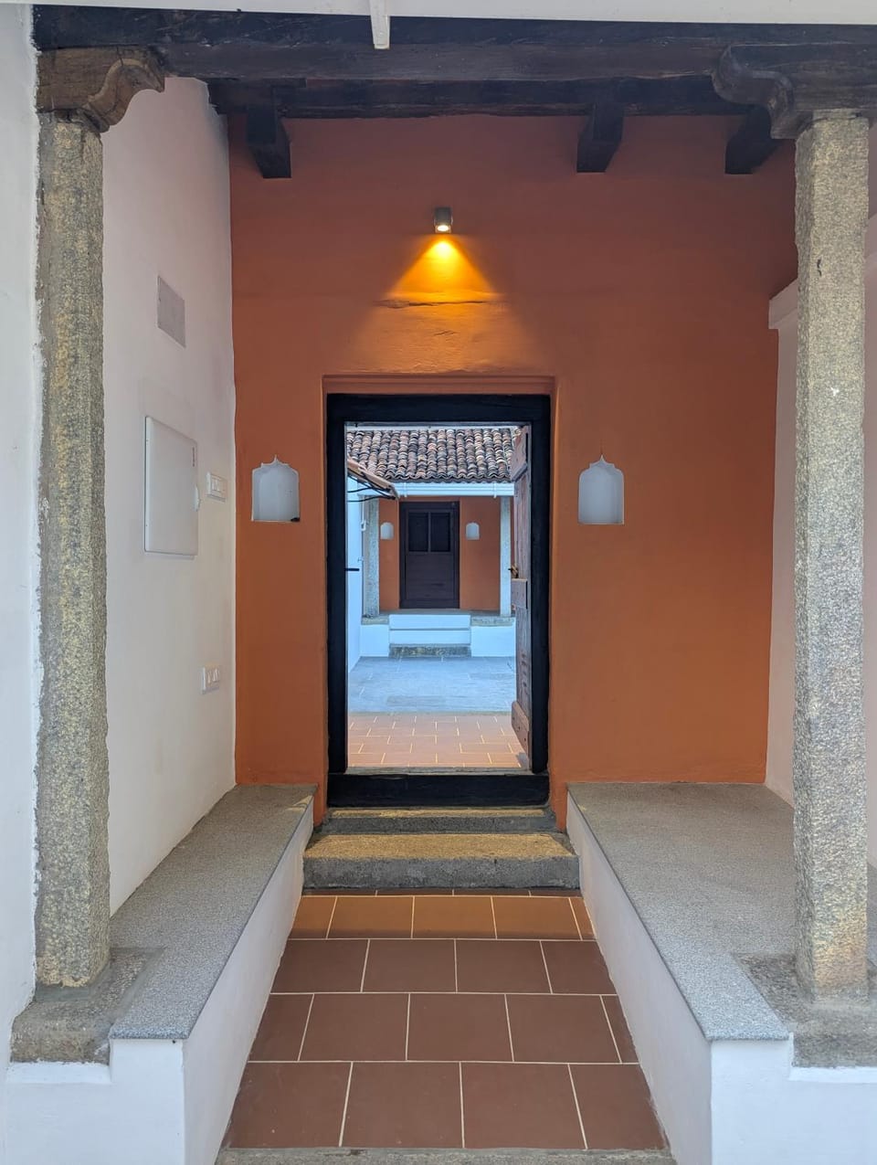 Facade/entrance