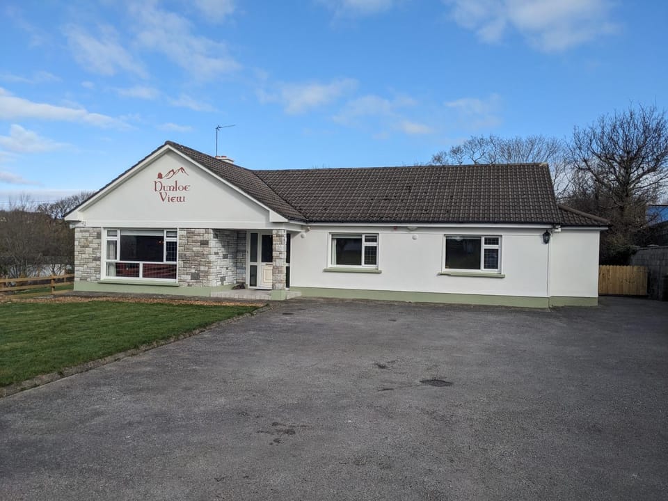 Property building, Day, Parking