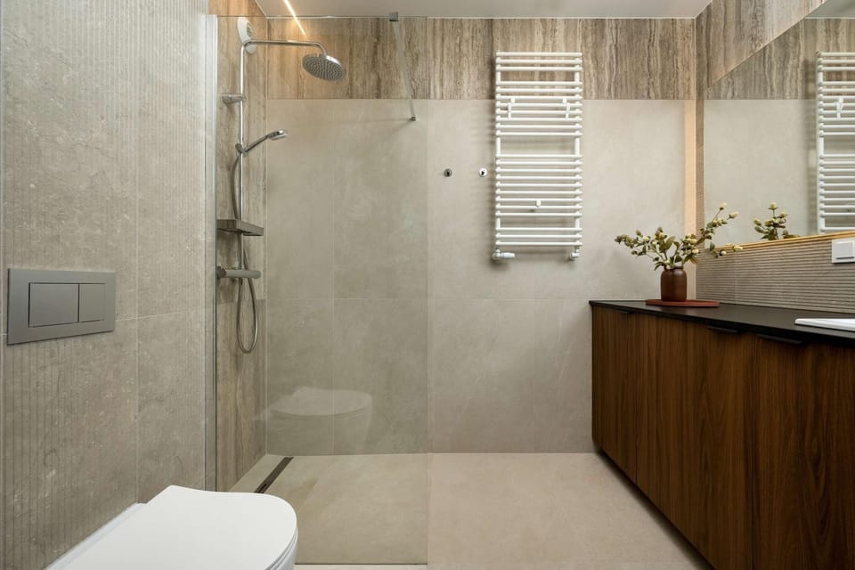 Bathroom, towels