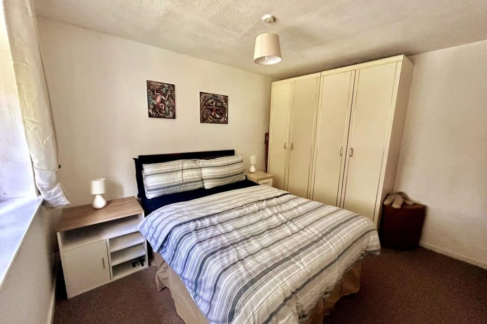 Bed, Photo of the whole room, Bedroom, wardrobe