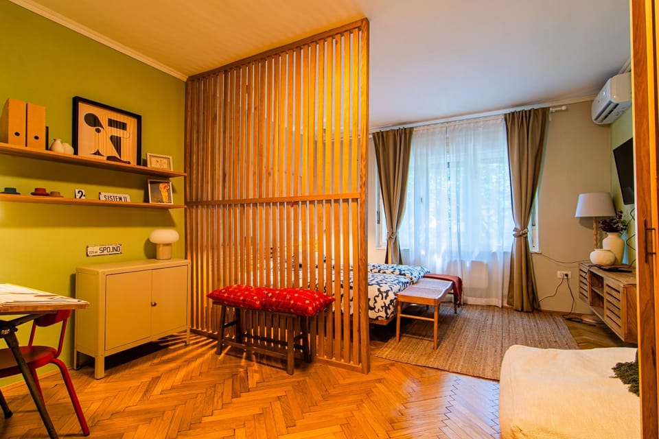 Bed, TV and multimedia, Living room, Photo of the whole room, Bedroom