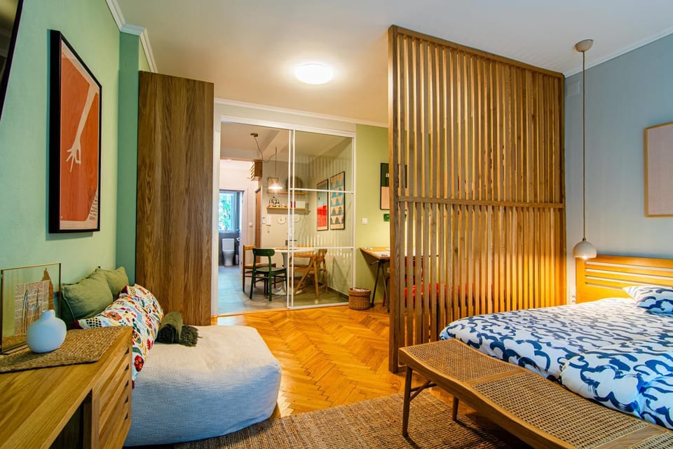 Bed, Living room, Photo of the whole room, Seating area, Bedroom