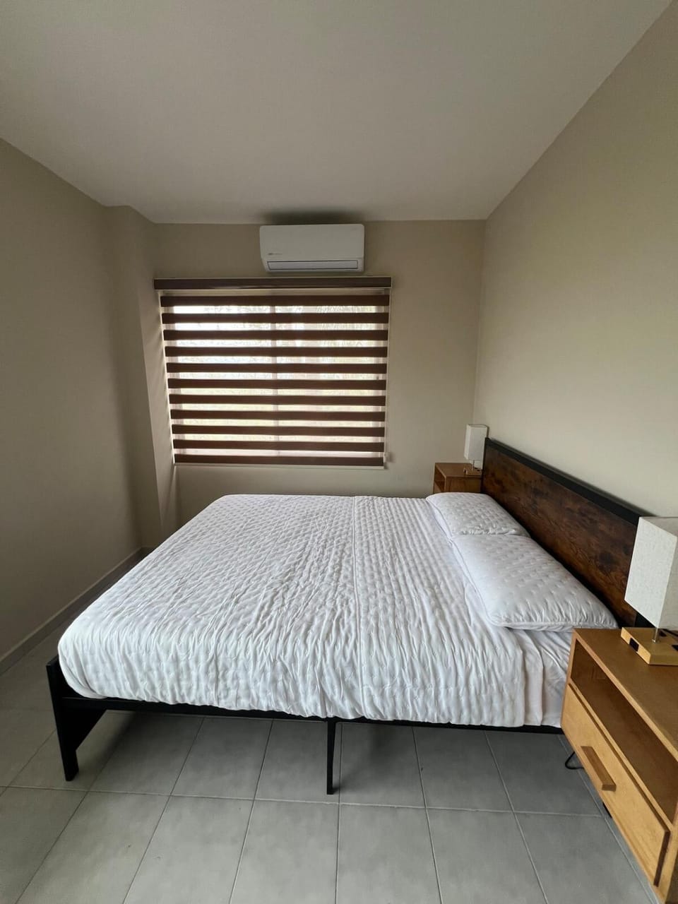 Bed, Photo of the whole room, Bedroom, air conditioner