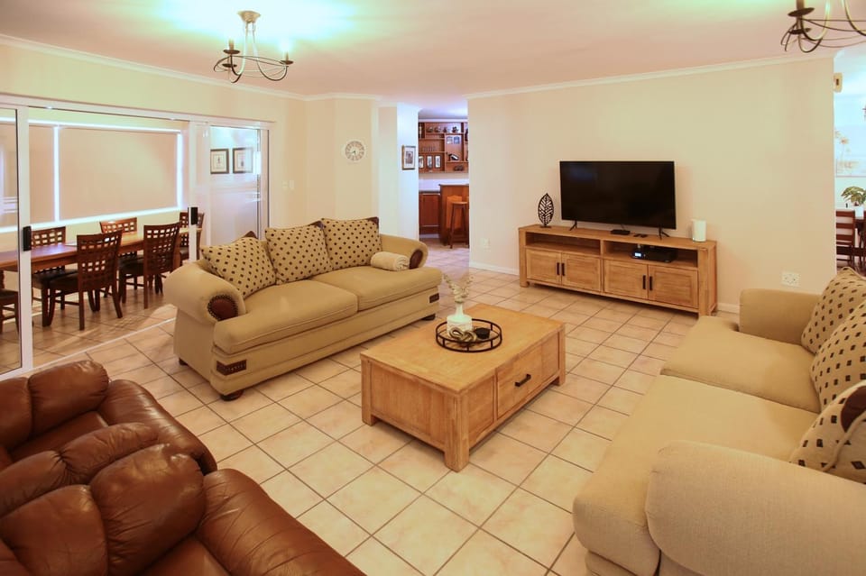 Communal lounge/ TV room, TV and multimedia, Living room