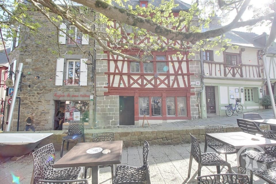 Property building, Location