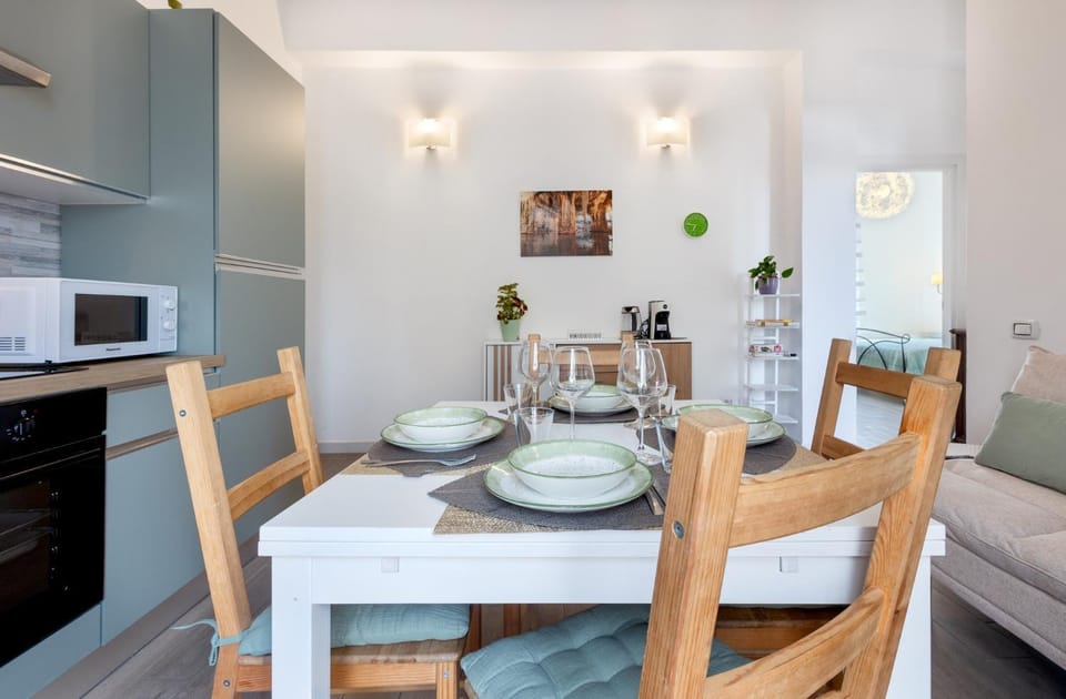 Kitchen or kitchenette, Living room