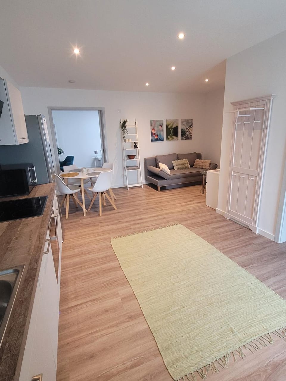 Property building, Kitchen or kitchenette, Living room