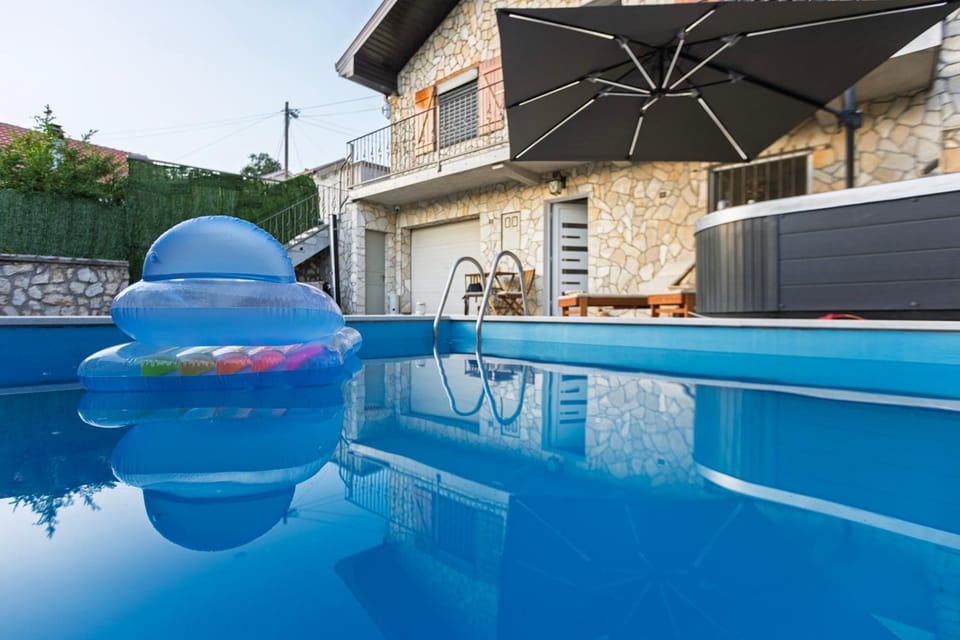 Property building, Swimming pool, sunbed