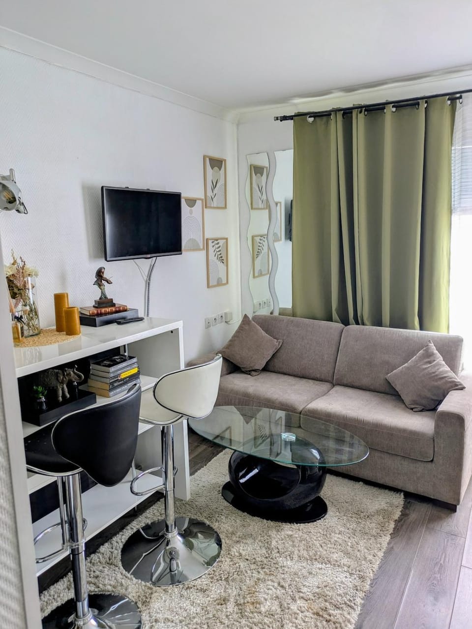 Cozy Studio Paris Porte de Versailles Apartment in Issy-les-Moulineaux