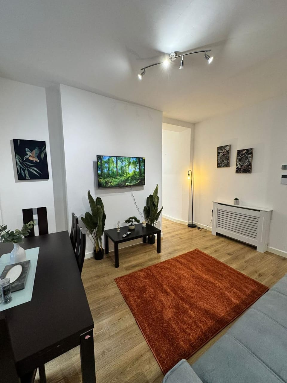 TV and multimedia, Living room, Seating area, Dining area