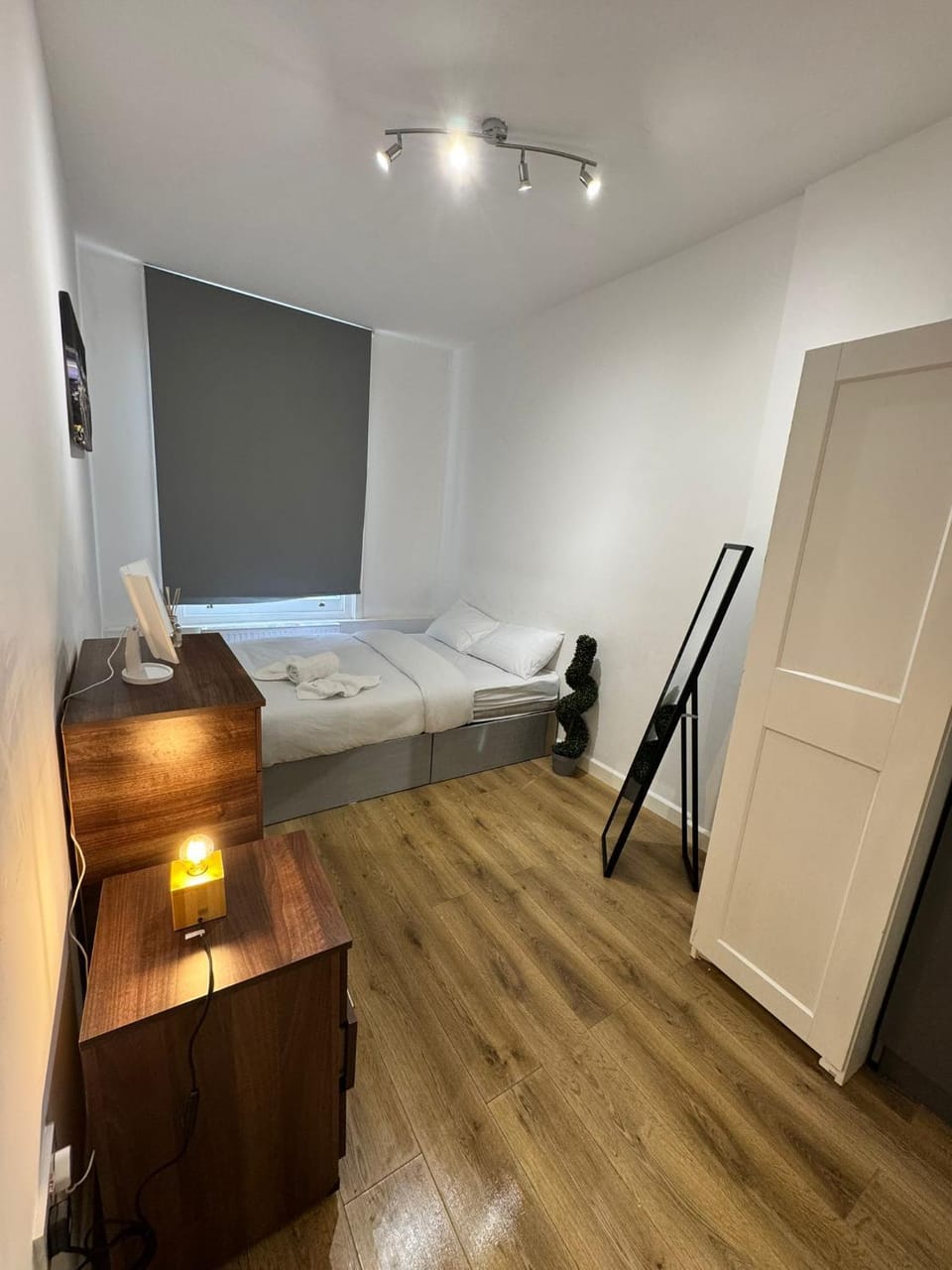 Bed, Photo of the whole room, Bedroom, wardrobe