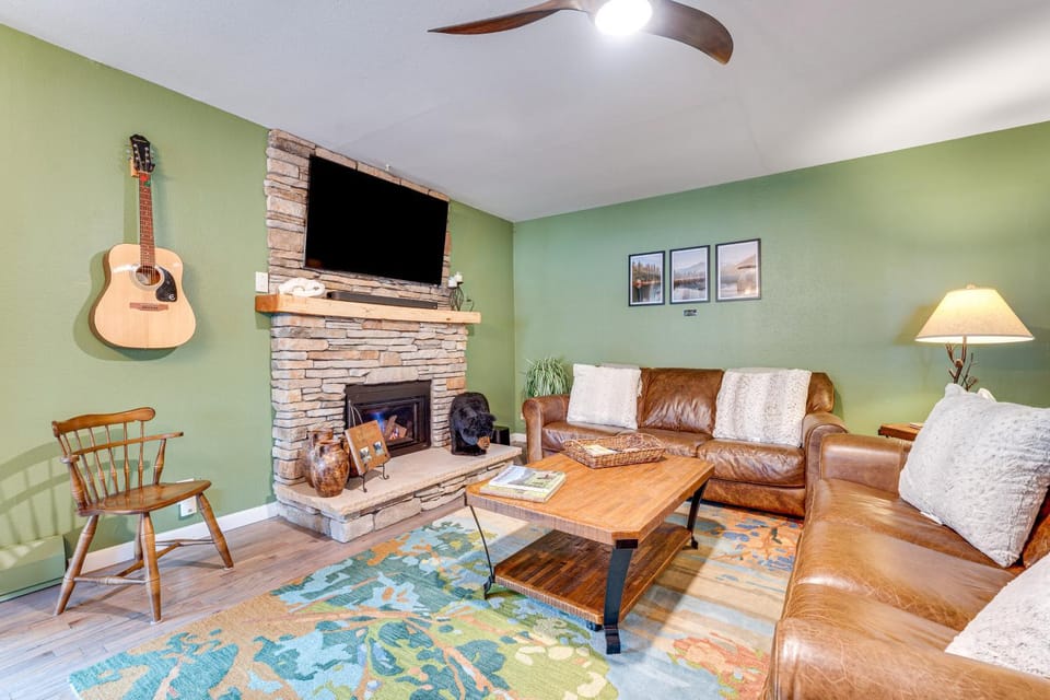 Private Hot Tub - Riverfront Cabin In Estes Park! Cabin in Estes Park
