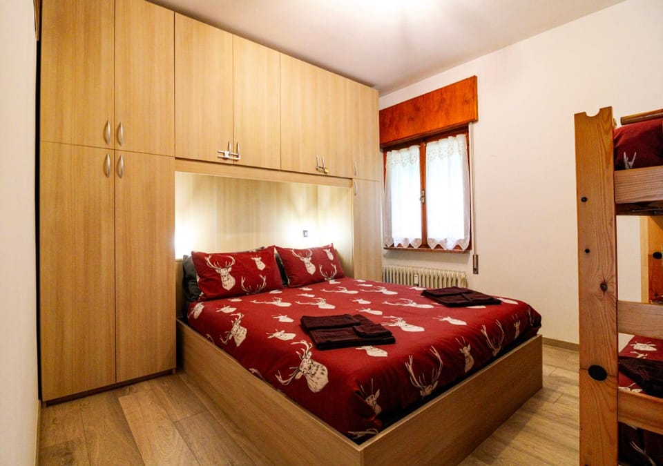 Bed, Photo of the whole room, Bedroom, wardrobe