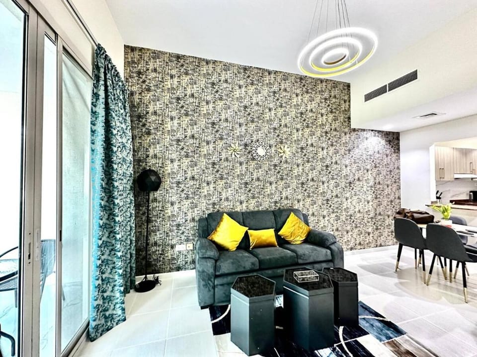 Stylish 1 Plus Maid's 5 mins to Metro at Marina Park Apartment in Dubai