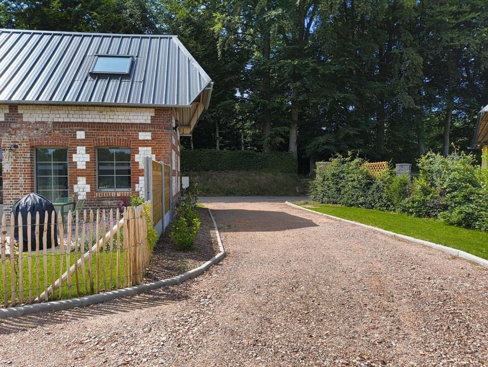 Facade/entrance, Garden