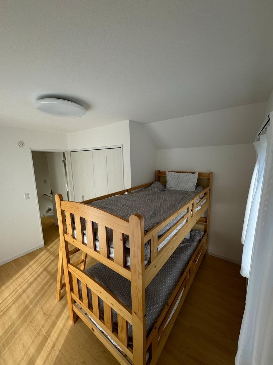 Bedroom, bunk bed